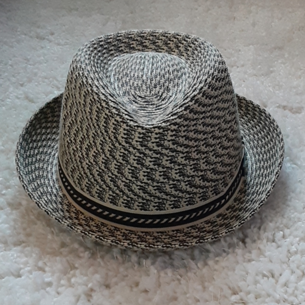Fedora - Picture 3 of 4
